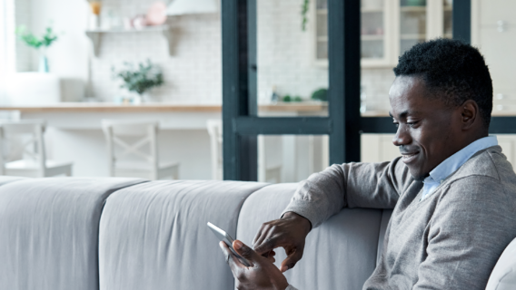 A man reads economic news and insights on his mobile phone.
