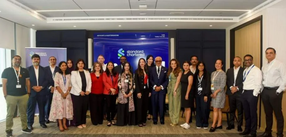 A group of employee in Dubai office