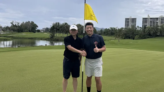 Jason Lyu playing golf