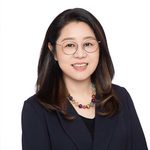 headshot image of Leah Li zhang