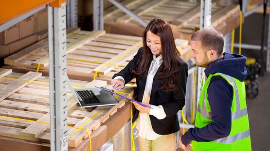 people in warehouse stocktaking