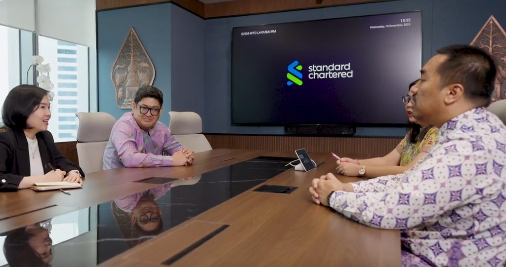 Linda iinteracting with clients