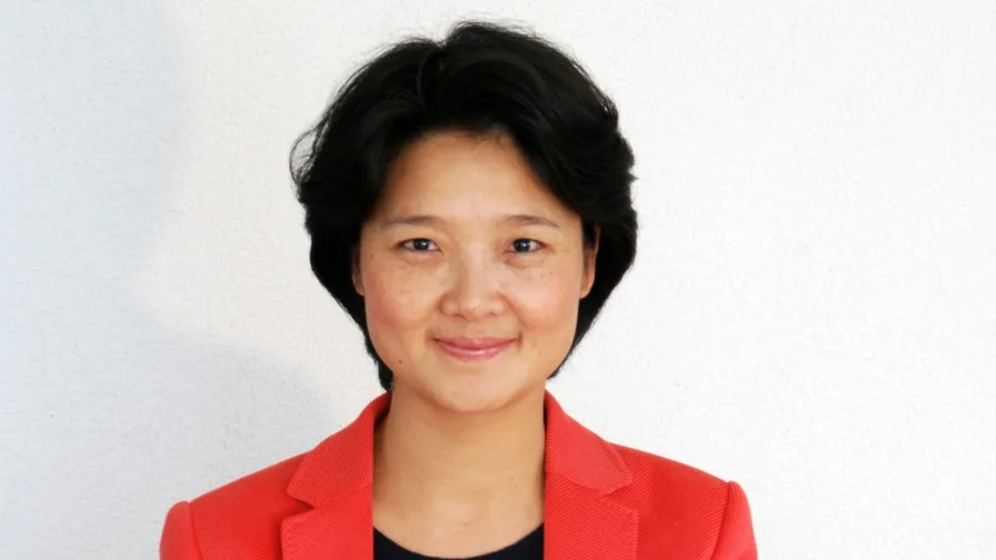headshot of Lei Wang, Bata