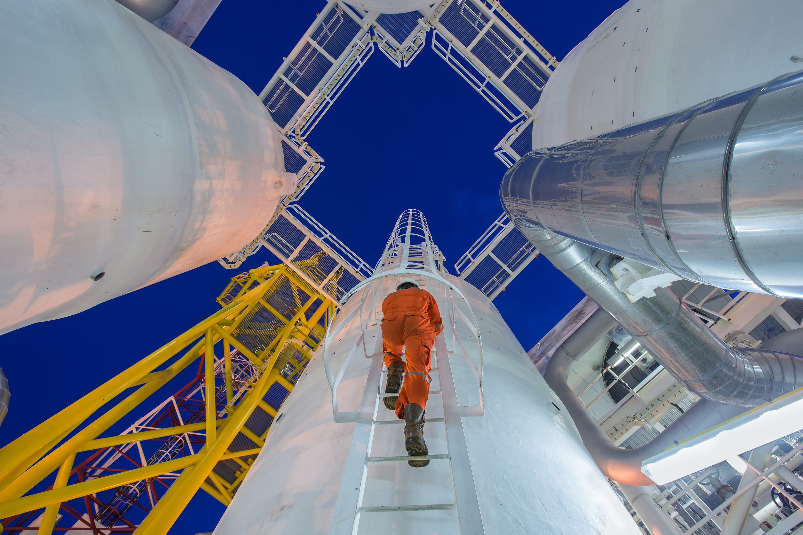 image of oil refinery